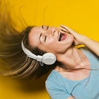 Girl-enoying-music-on-headphones