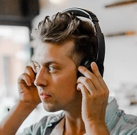 Guy-wearing-noise-canceling-headphones