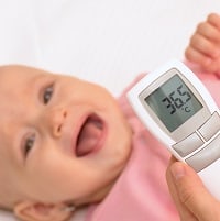 Measuring baby's temperature with contactless thermometer