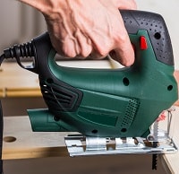 Cutting wood with green jig saw